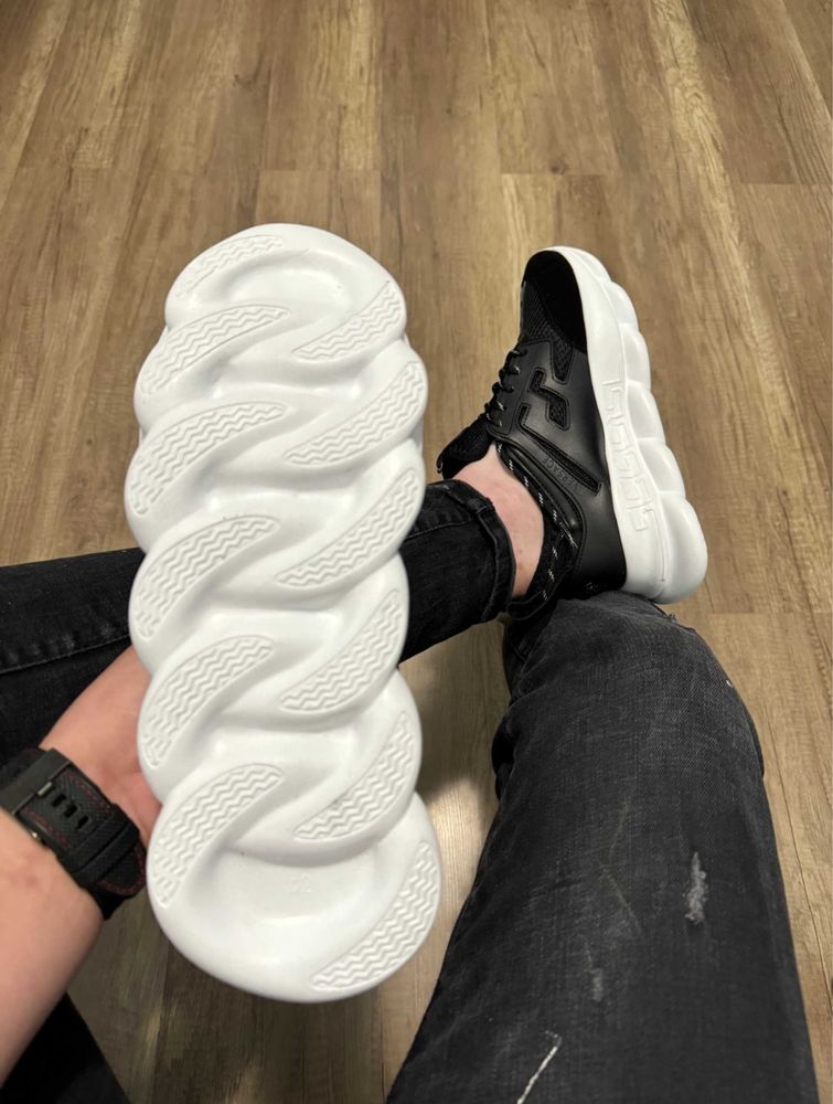 Versace Chain Reaction Black & White