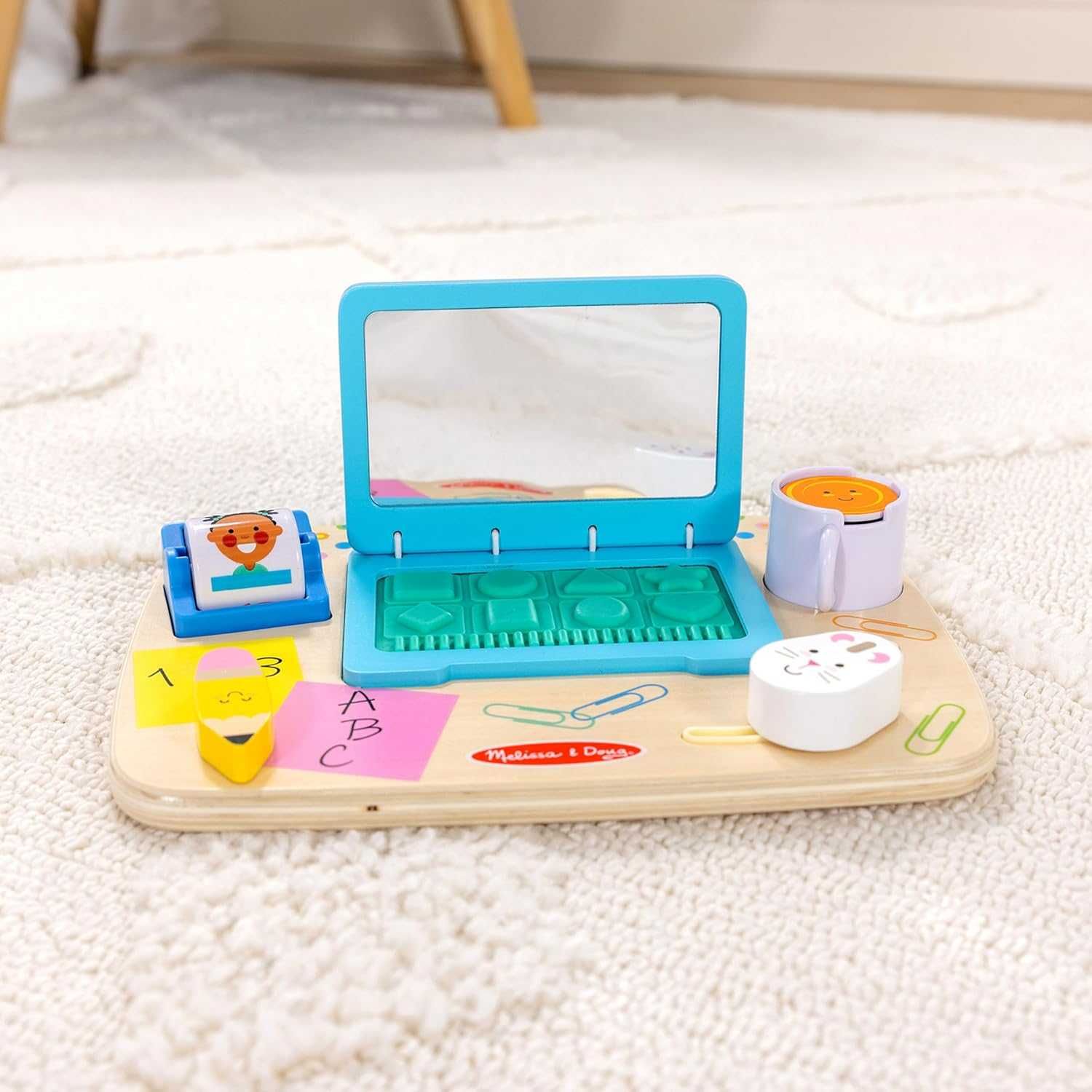 Дървена образователна играчка Лаптоп и бюро Melissa & Doug