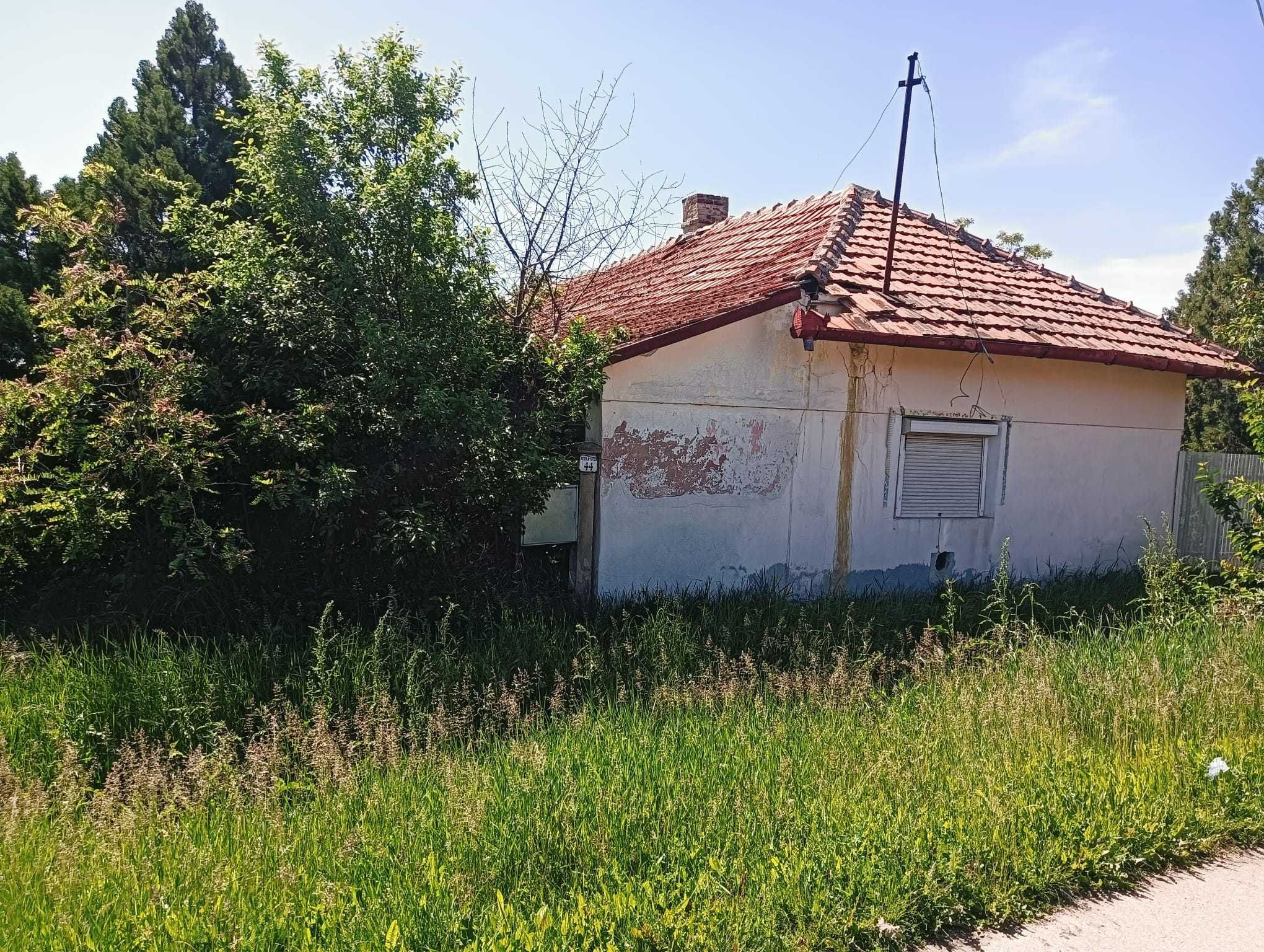Vând teren 1352 m2 cu casa de vaioaga 90m2 in Ungaria in orasul Vésztő