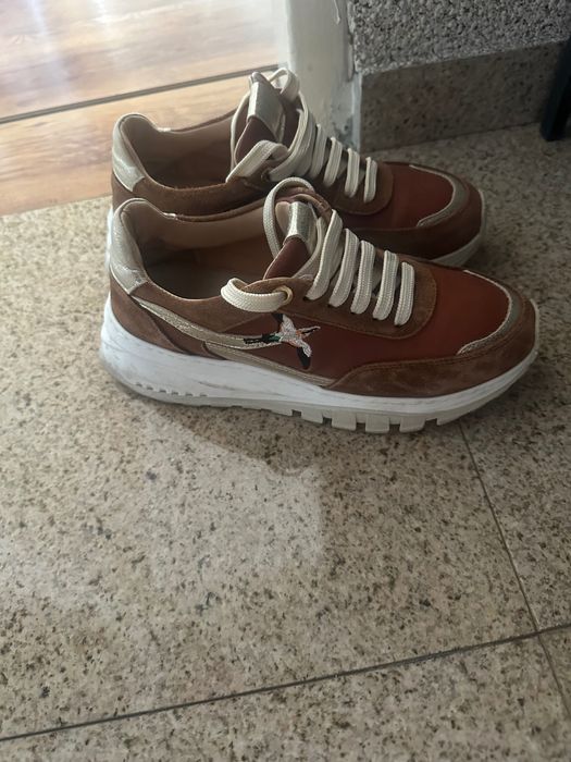 Дамски обувки на марката New Balance , като нови , закупени 160 лв