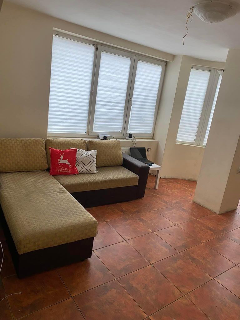 Дава се под наем Етаж от къща в Варна, Колхозен пазар - 70 кв.м за 325 € - Снимка #1