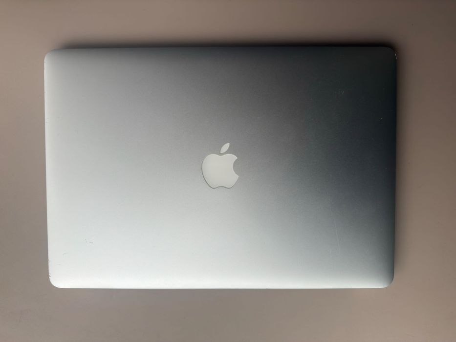 Macbook Pro 15 inch Mid 2015 16 gb ram Radeon