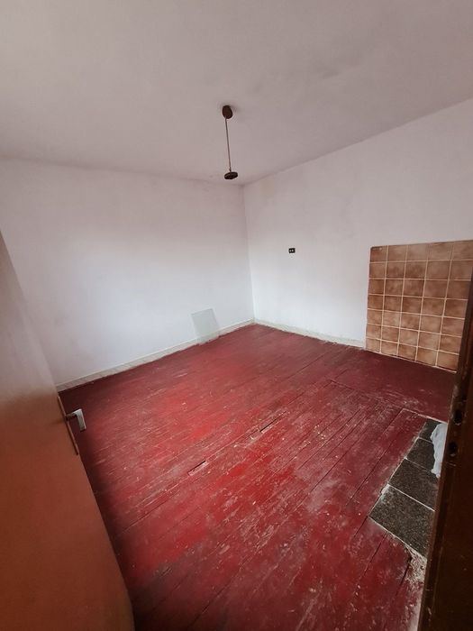 Продавам етаж от къща в Кюстендил Център