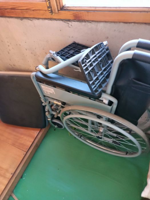 Продам инвалидную коляску