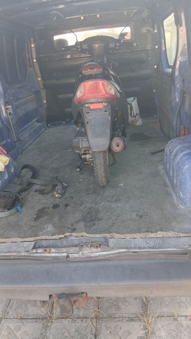 Vând scuter 50 cc