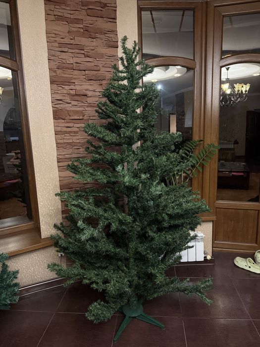 Искуственная елка 1.8 метров (новая)