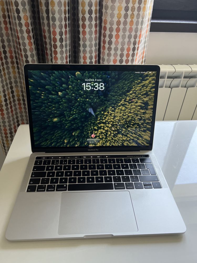 Apple MacBook Pro 13-inch, 2019, Intel Core i7, touchbar