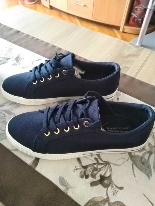 Ботуши, пантофки, спортни обувки