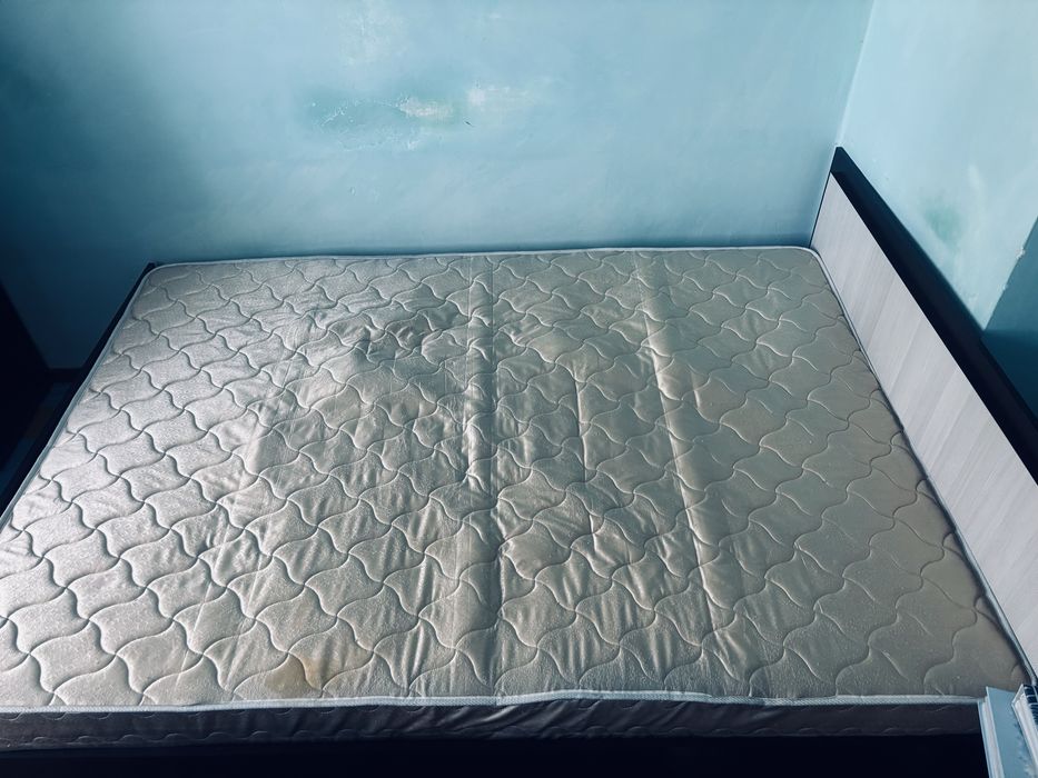 Кровать в хорошем состояний