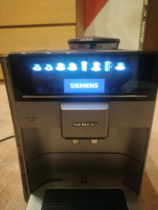 Vând aparat de cafea SIEMENS EQ.6 plus S100
