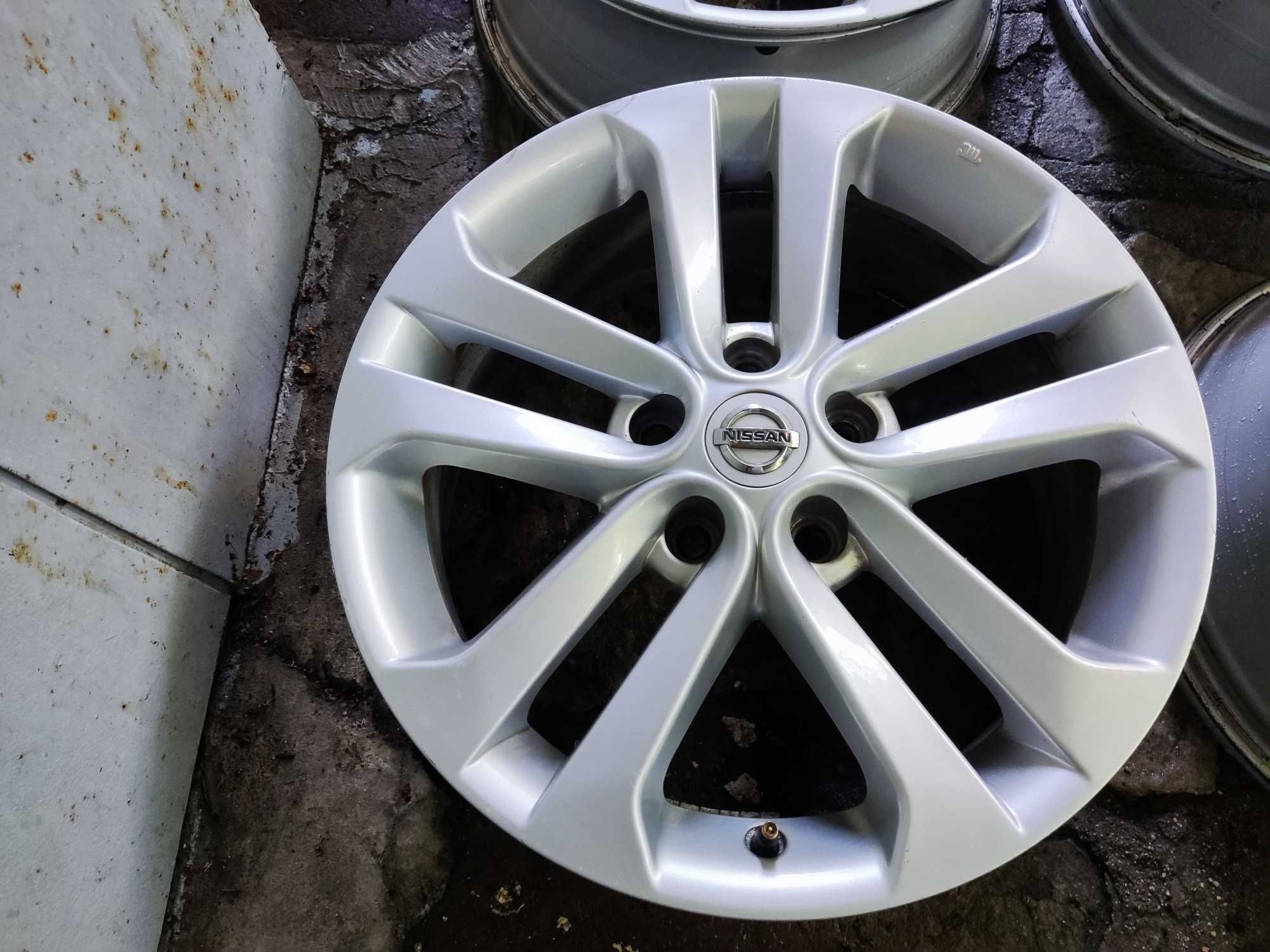 17 цола Нисан 5x114,3 оригинални лети джанти Nissan 5x114,3