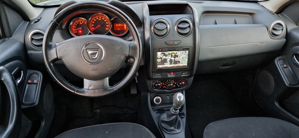 Vand Dacia Duster 1.6 mpi 4x4 Model Facelift 2015 RATE Model Prestige