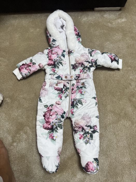 Combinezon lipsy 9-12 luni nou