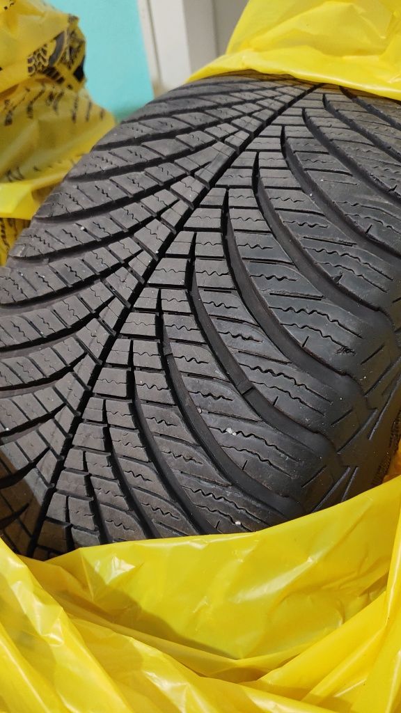 Goodyear 225/50/17 98V vector 4seasons .