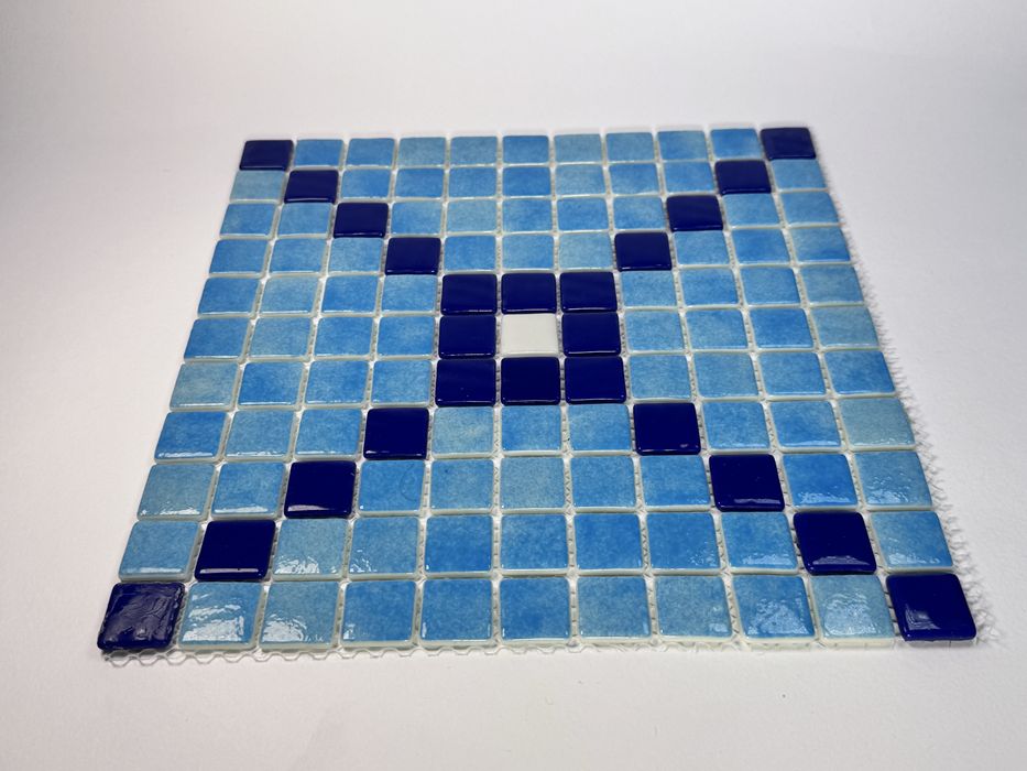 Mozayka kafel basseyn mayolika