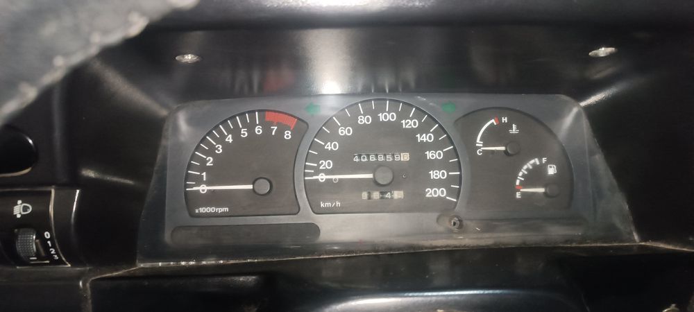 Nexia 1 sons yaxshi holatda