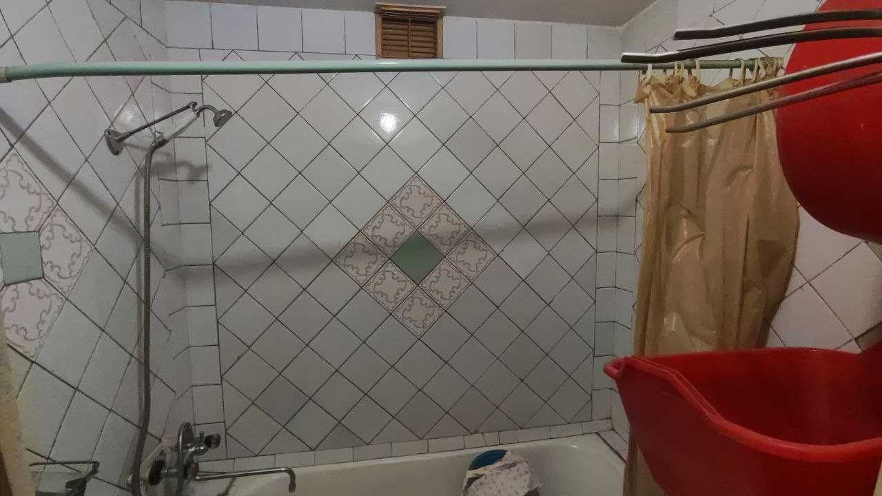 Продаётся 2 комнатная квартира, переделанная в трёхкомнатную