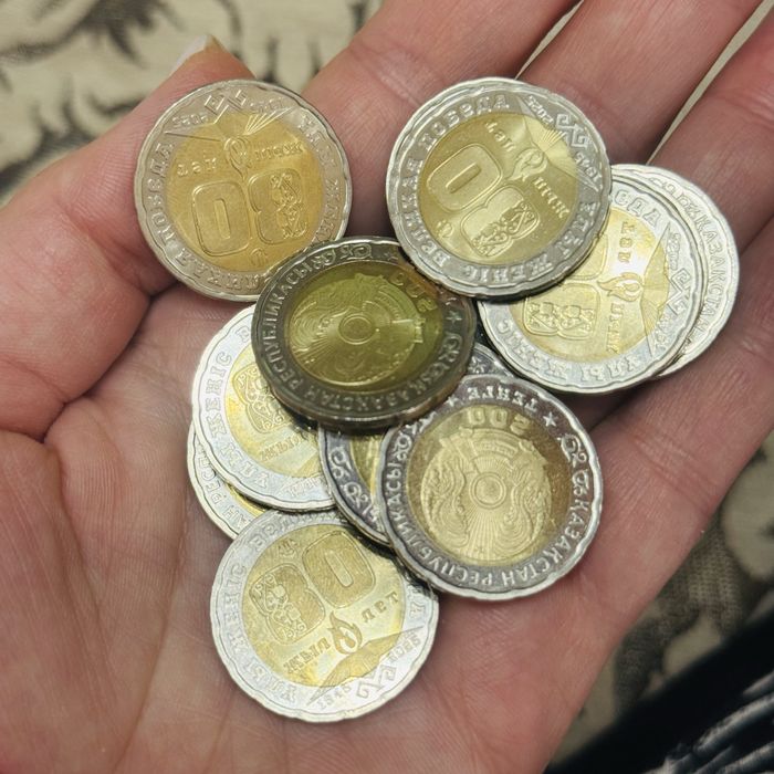 Коллекционная монета 200 тенге « великая победа 80 лет «