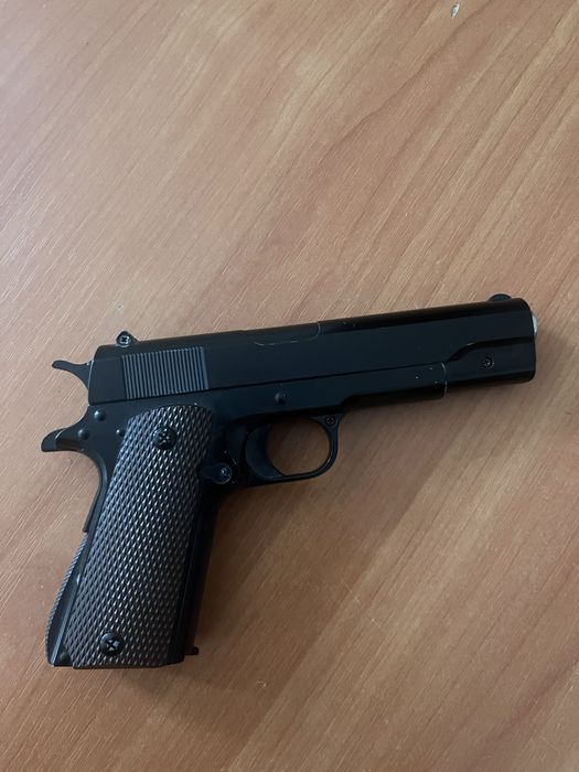 писолет игрушечный