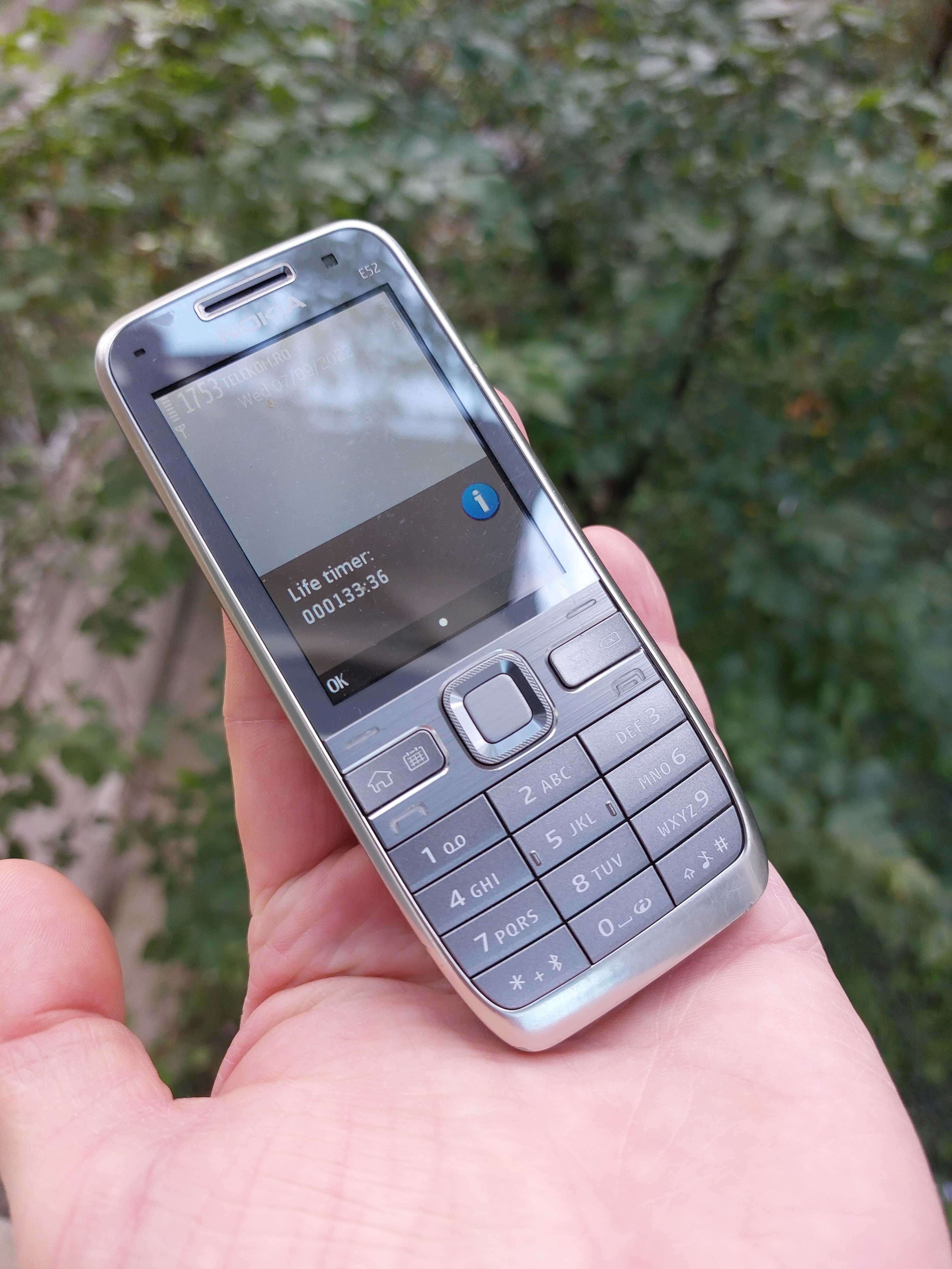 Nokia E52 original Finlanda decodat orice retea gri-argint