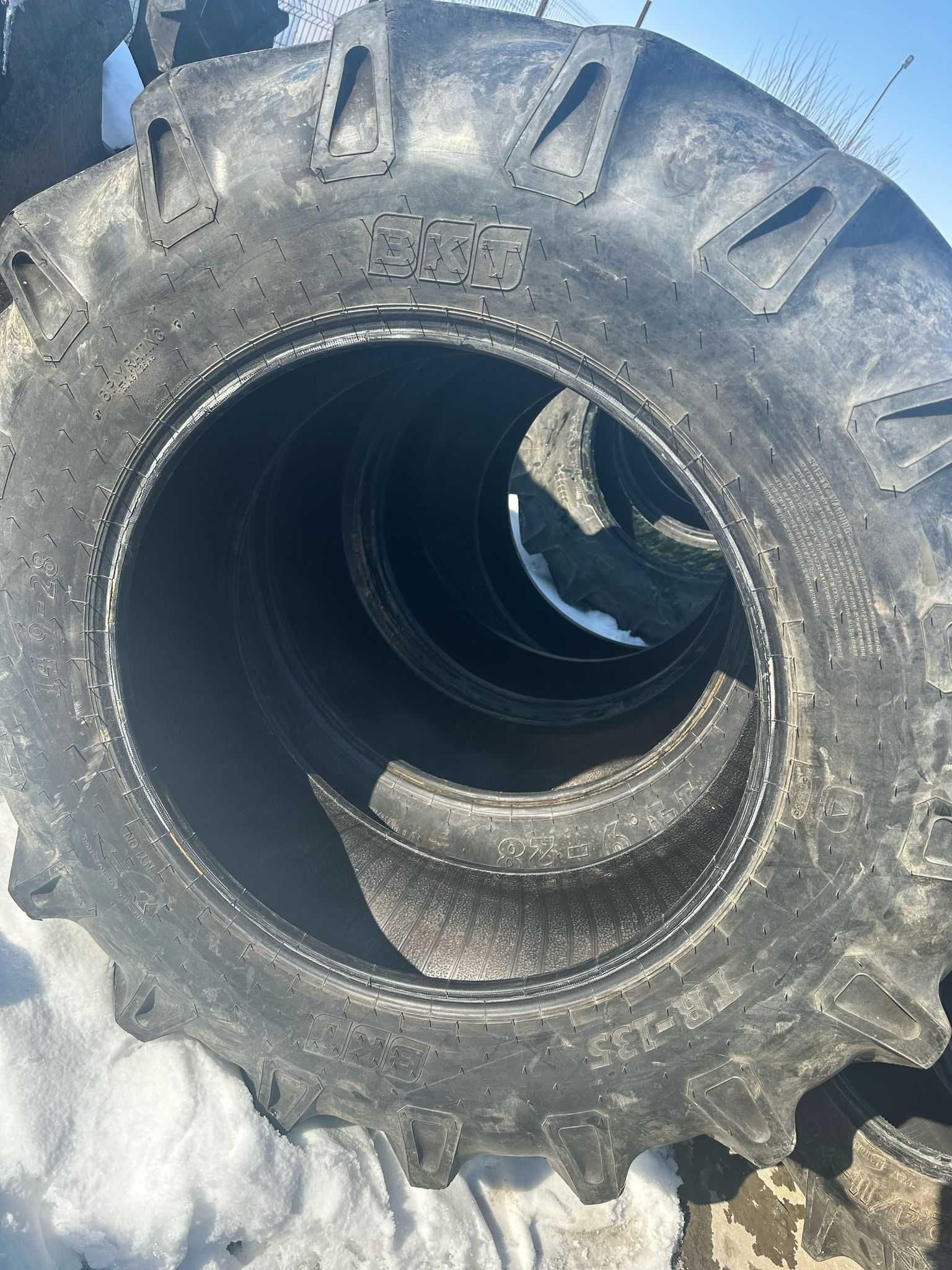 Anvelope sh 14.9 R28 BKT