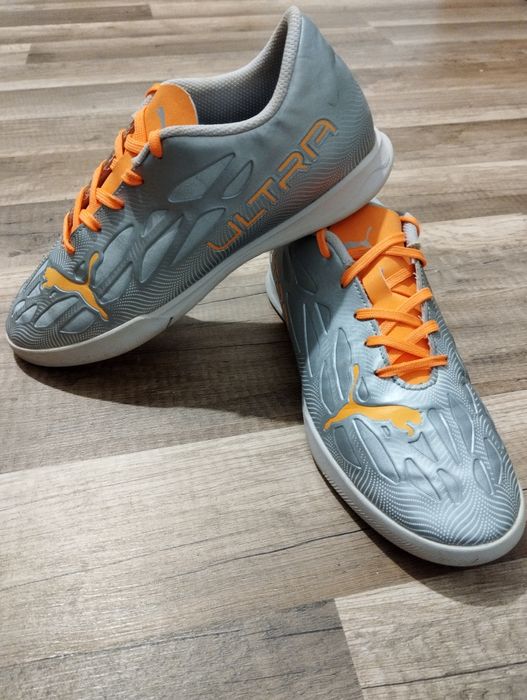 Ghete de fotbal pentru sala ,puma ultra mărimea 37.5