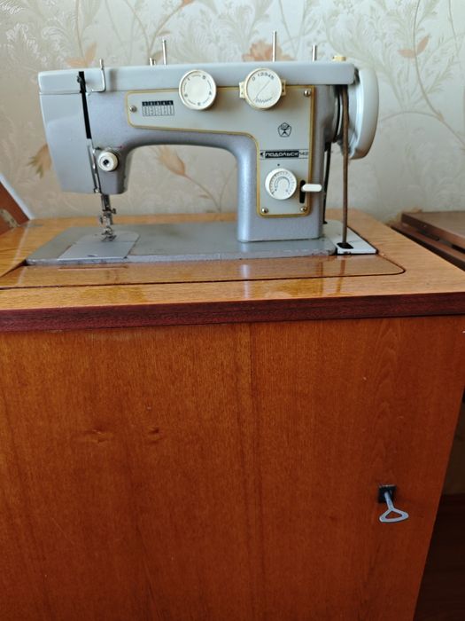 Швейная машинка Подольск 142