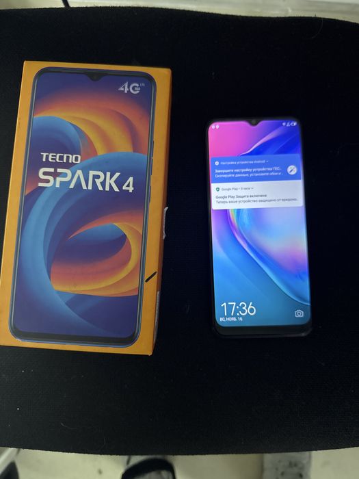 Телефон Techno Spark 4