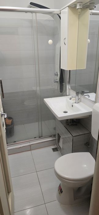 Inchiriez garsoniera uzina 2