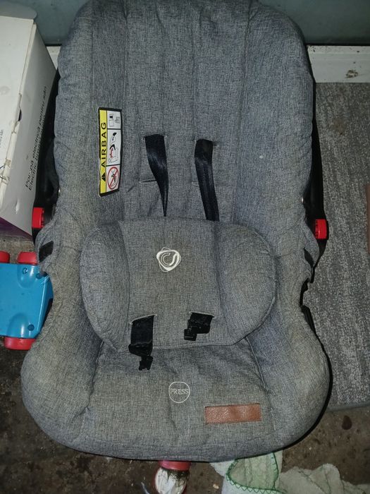Vand scoica auto pt copii are si airbag