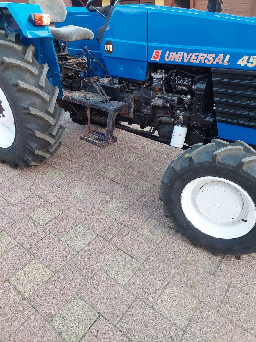 Tractor universal 453 dtc