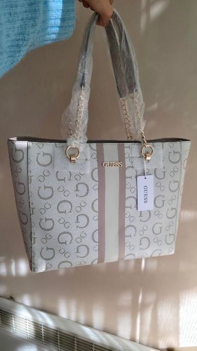 Дамска чанта GUESS