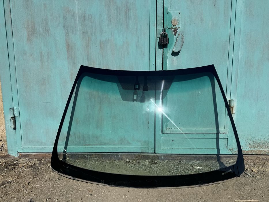 Лобовое стекло Тойота Камри 50, оригинал