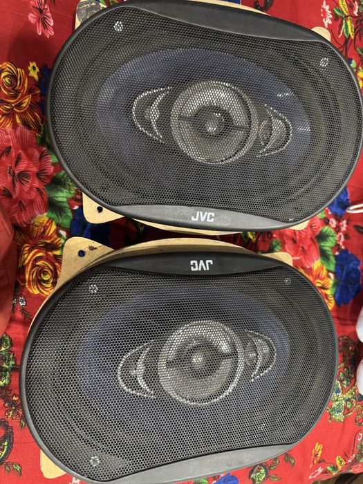 Колонка, буфер, музыка