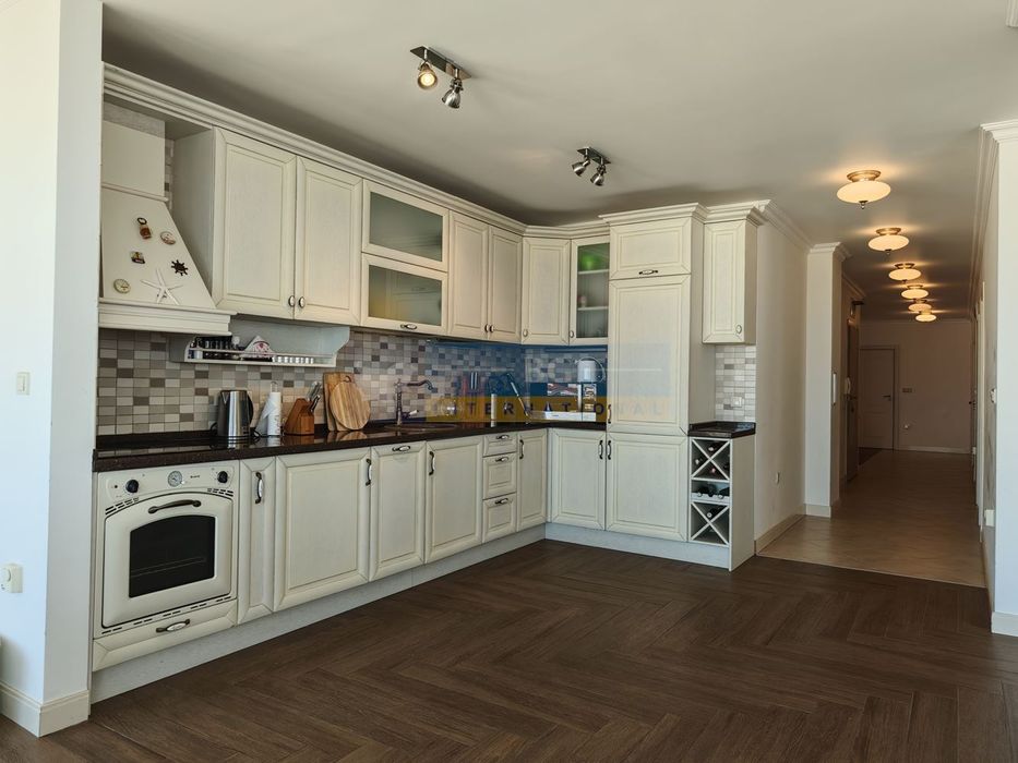 Висококатегорийно жилище с панорамна гледка към морето ви очаква!