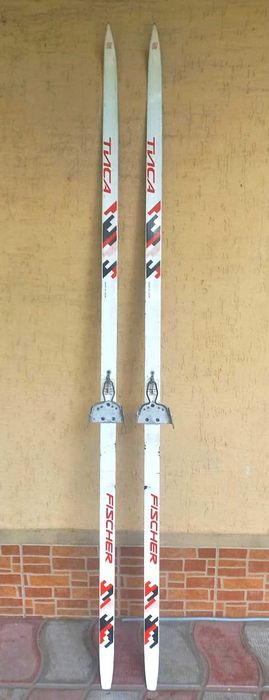 Продам припой и лыжи беговые и ретро.