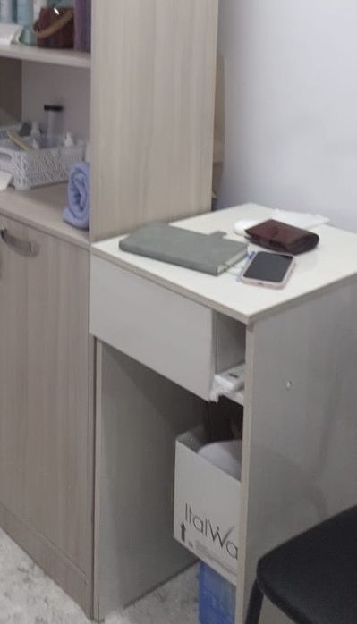 Срочно продам стол тумбу