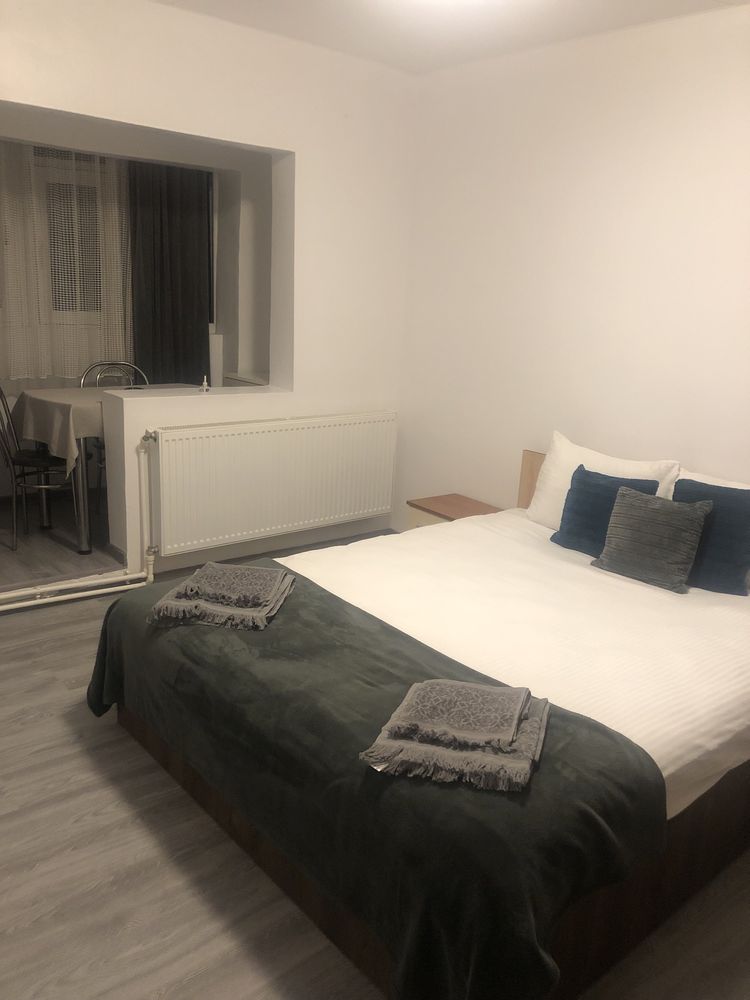 Închiriez apartament cu o camera regim hotelier