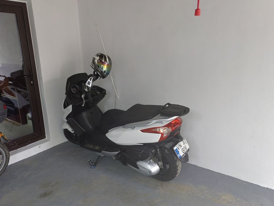 Kymco Downtown 300  kawasachi