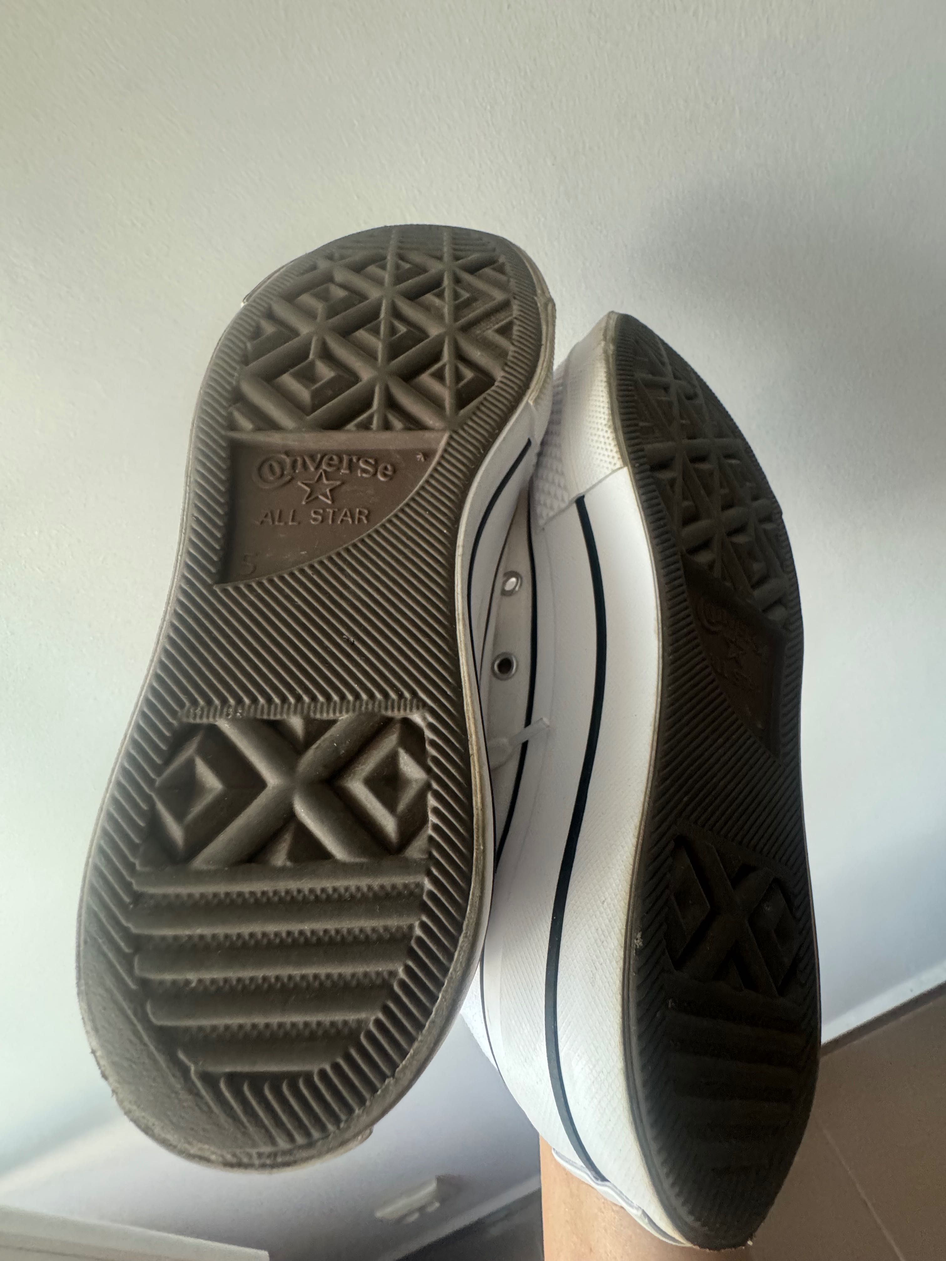 Pantofi sport Converse impecabili
