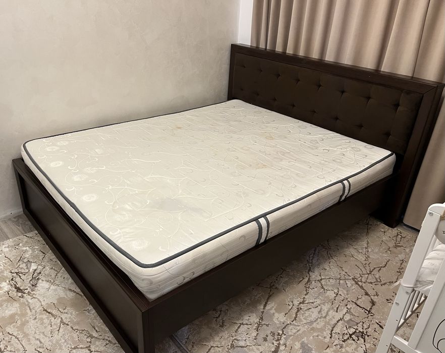 Vand pat dublu 160x200 tapitat cu saltea