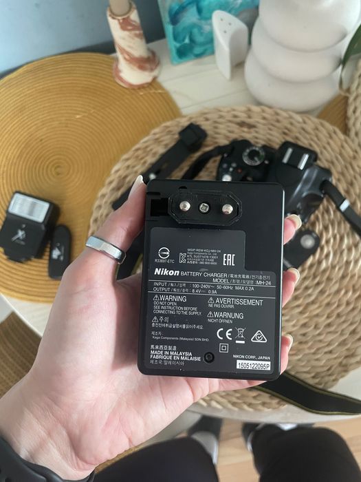 Nikon D3200, 24.2MP + Обектив 18-55мм + аксесоари