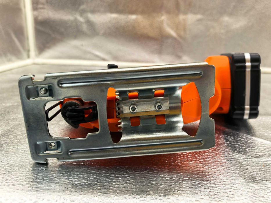 Fierastrau pendular Haina 25V cu 2 acumulatori 349 lei