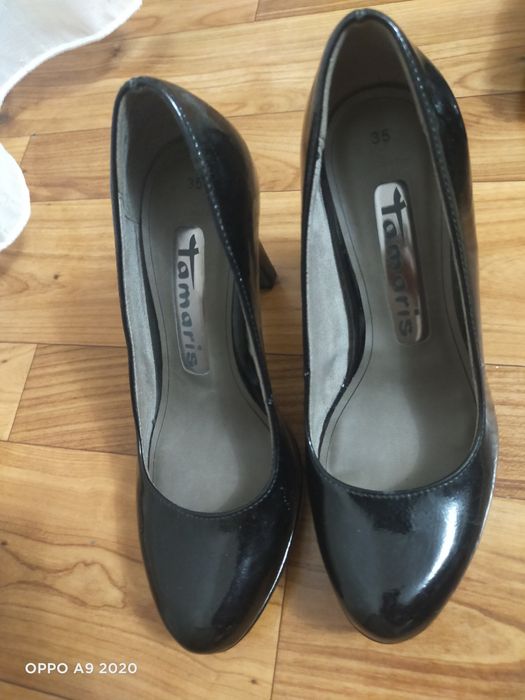 Черные лакированные классические туфли