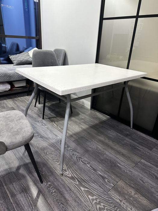 Продам кухонный стол