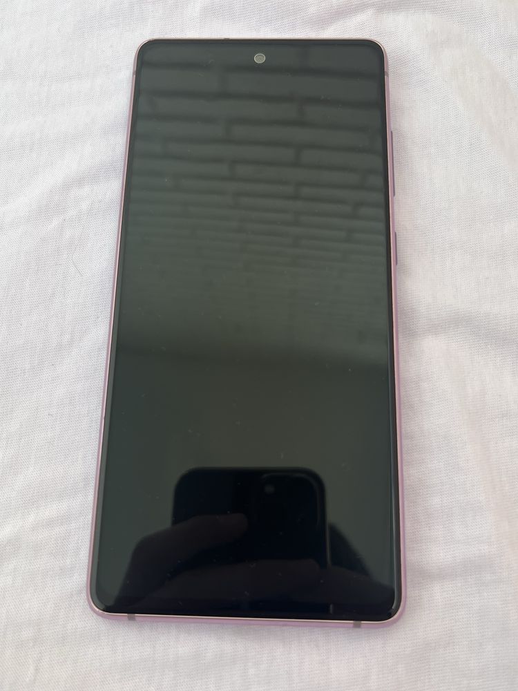 Продаю Samsung Galaxy S20 FE