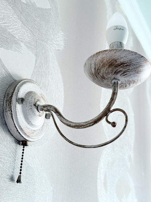 Продам люстру и 2 бра