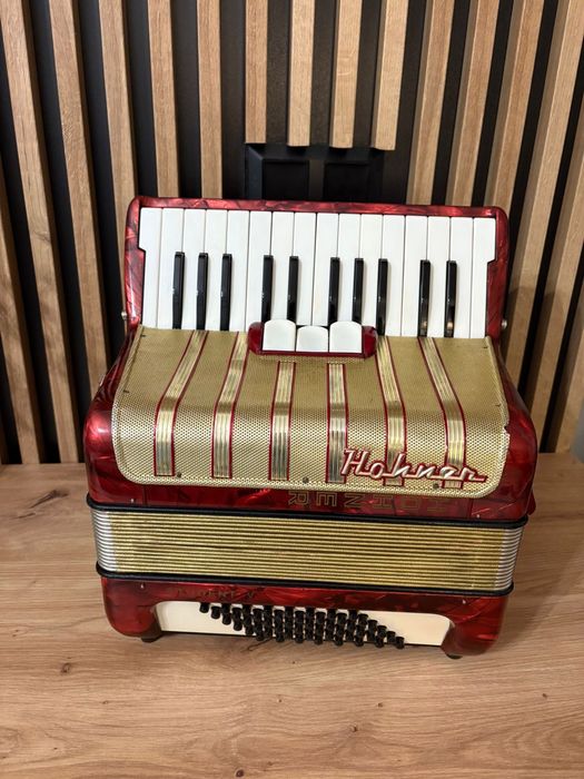 Acordeon Hohner Student cu 48 de basi