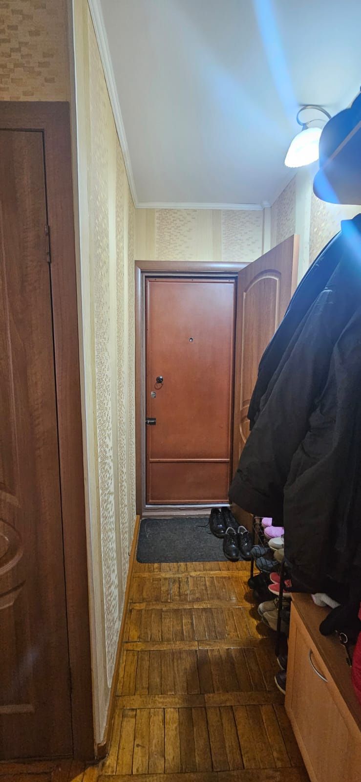 Продам двухкомнатную квартиру в районе Дом быта