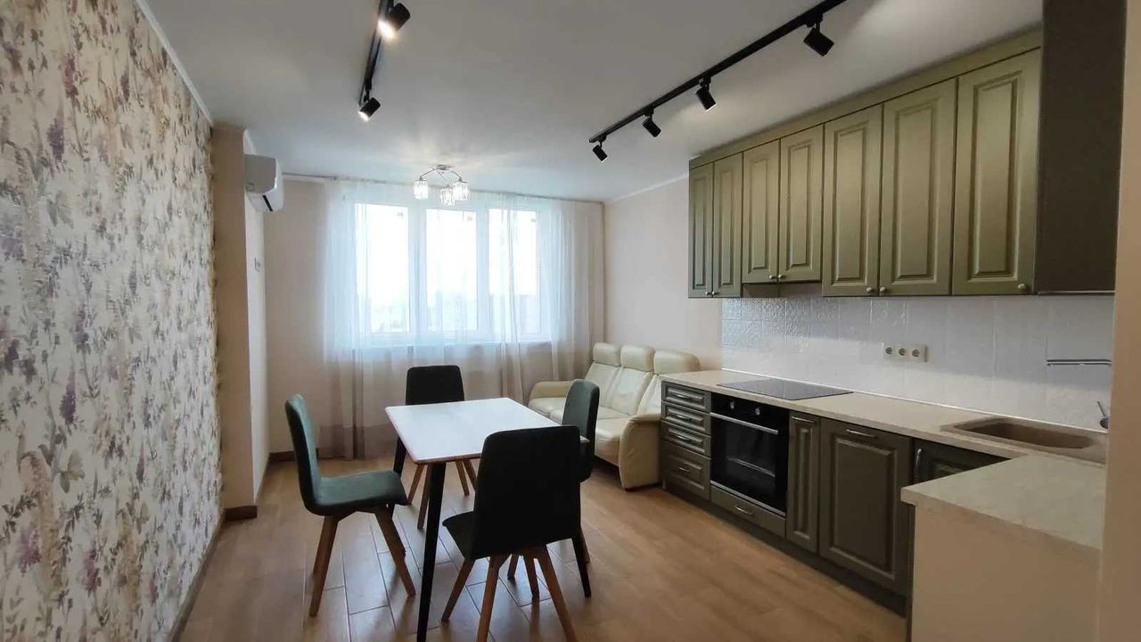 Дава се под наем Двустаен апартамент в София, Център - 55 кв.м за 408 € - Снимка #2